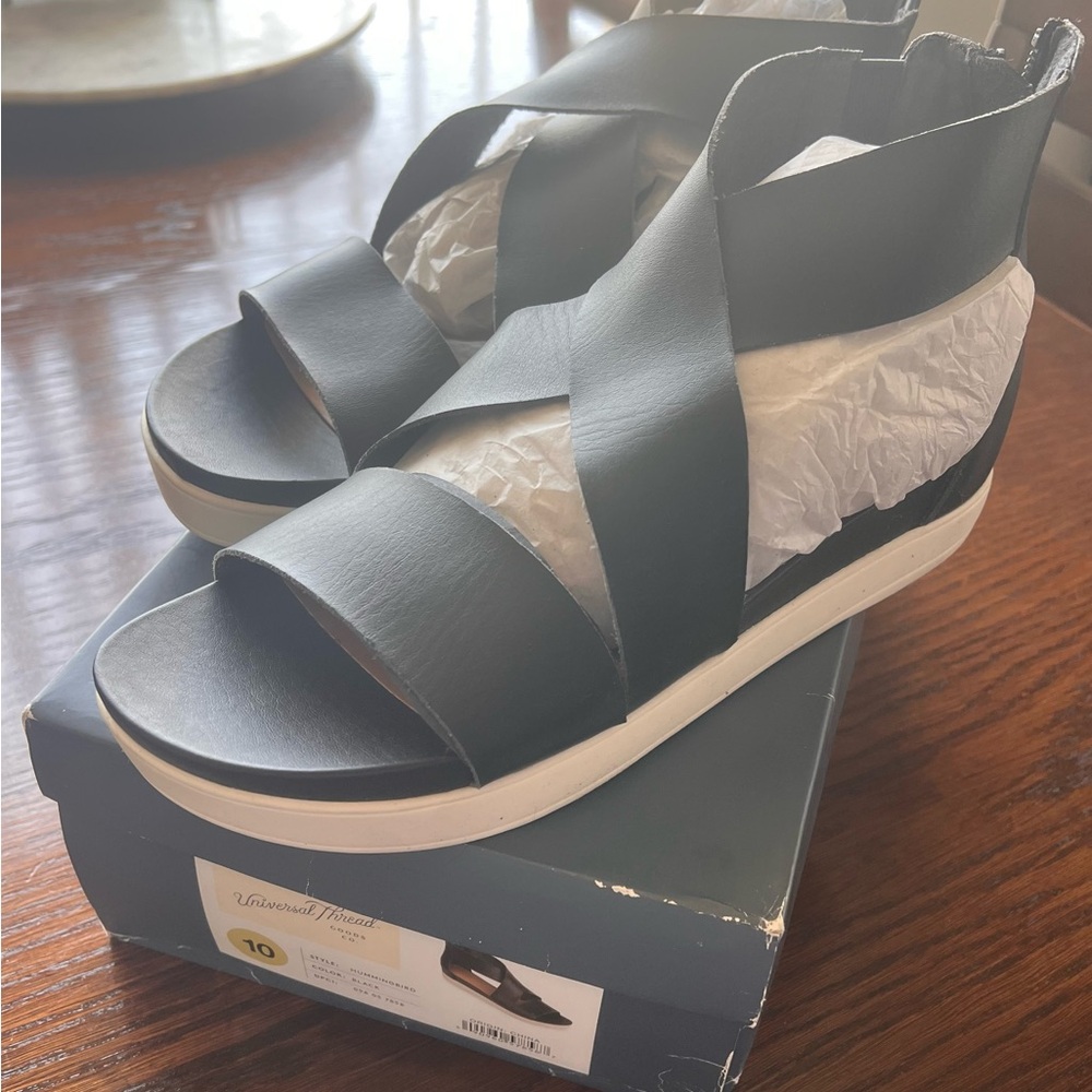 Universal Thread Women's Black Sandals